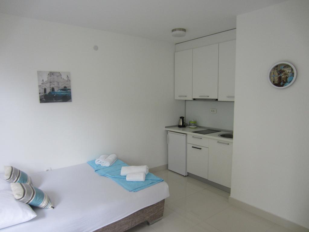 Apartments Minja Nerin Petrovac na moru Exterior foto
